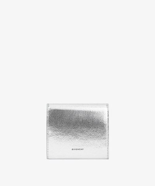 GIVENCHY(ジバンシイ)の「4G trifold wallet in metallized leather(財布・メンズ・シルバー・FREE)」の5枚目の写真