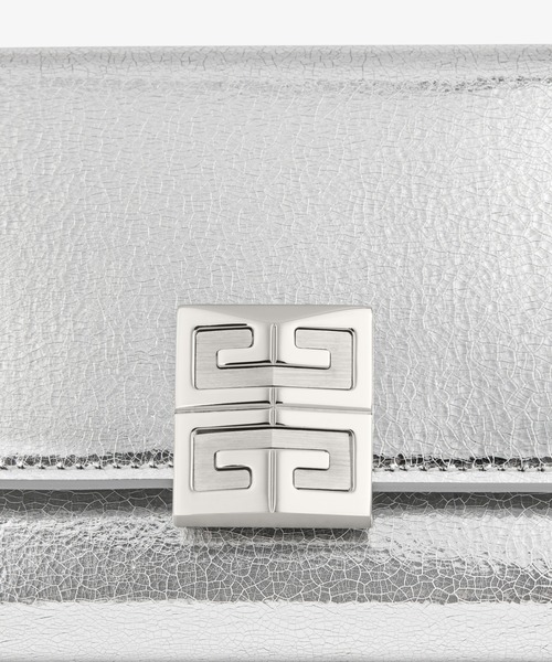 GIVENCHY(ジバンシイ)の「4G trifold wallet in metallized leather(財布・メンズ・シルバー・FREE)」の4枚目の写真