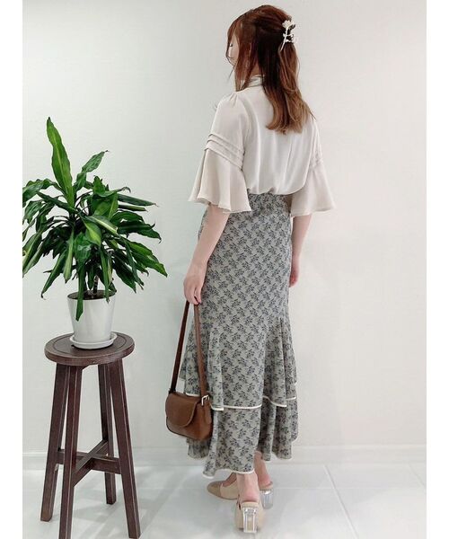 dazzlin（ダズリン）の「パイピングイレフリルスカート（スカート・レディース・アイボリー/グレー/その他1・SMALL/MEDIUM）」の9枚目の写真