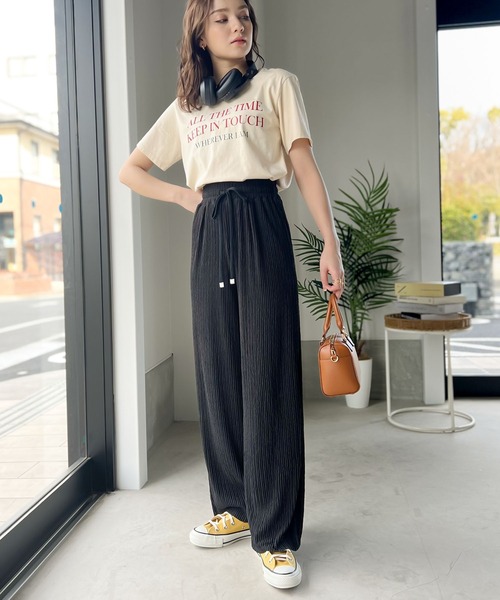 classicalelf(クラシカルエルフ)の「大人のラフボトムス。楊柳風ランダムプリーツストレートパンツ(その他パンツ・レディース・ブラック/カーキ/ベージュ・LARGE/MEDIUM/SMALL/X-LARGE)」の4枚目の写真