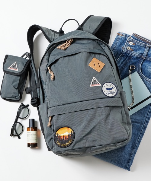 KRIFF MAYER（クリフメイヤー）の「【KRIFF MAYER】クリフメイヤーワッペンリュック バックパック R1468 YMY（バックパック/リュック・メンズ・チャコールグレー/ベージュ・FREE）」の2枚目の写真