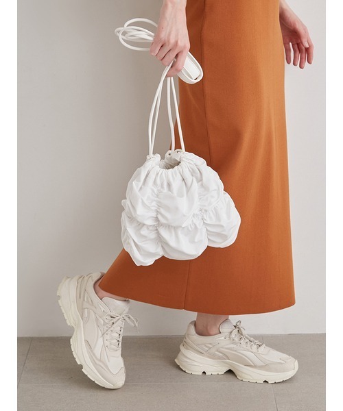 emmi（エミ）の「【emmi atelier】シャーリングギャザーショルダーバッグ（ショルダーバッグ・レディース・ライトブルー/ホワイト/ブラック・FREE）」の14枚目の写真