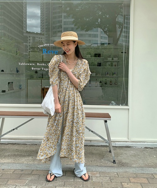 Jewelobe(ジュエローブ)の「フラワープリントマキシワンピジレ(ワンピース・レディース・ブルー/ベージュ・FREE)」の14枚目の写真
