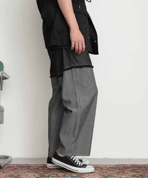 SENSE OF PLACE by URBAN RESEARCH(センスオブプレイスバイアーバンリサーチ)の「デニムフリンジシャンブレーワイドパンツ(デニムパンツ・メンズ・ブラック/ライトインディゴブルー・MEDIUM/LARGE)」の4枚目の写真