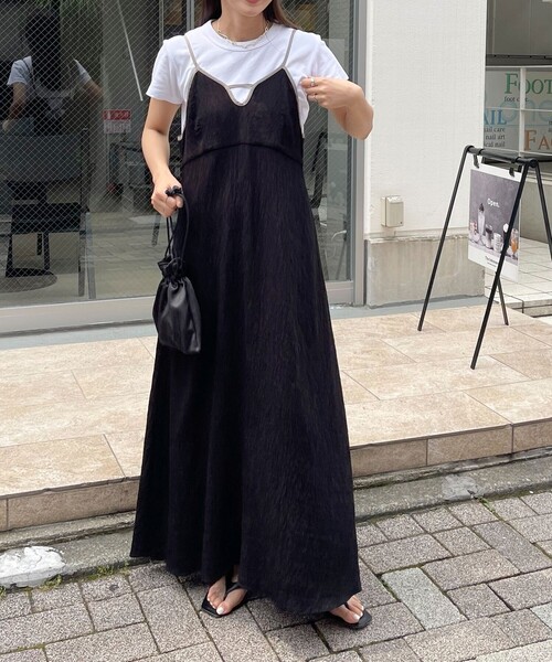 fredy emue(フレディエミュ)の「【オケージョン対応】楊柳配色パイピングキャミワンピース(ワンピース・レディース・ラベンダー/ブラック/ベージュ・38)」の2枚目の写真