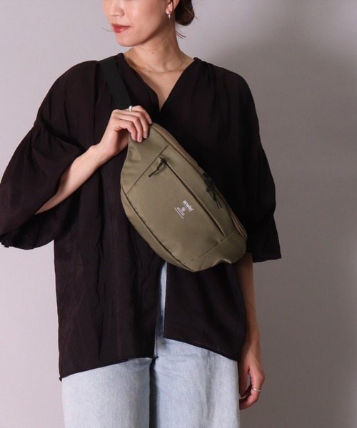 anello(アネロ)の「(LF)【anello】軽量・はっ水加工 ボディバッグ(ボディバッグ/ウエストポーチ・レディース・オリーブ/ブラック/ネイビー/ライトベージュ・ONE SIZE)」の4枚目の写真