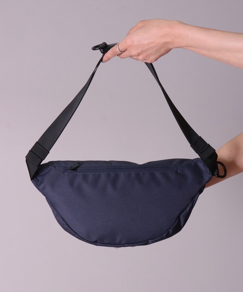 anello(アネロ)の「(LF)【anello】軽量・はっ水加工 ボディバッグ(ボディバッグ/ウエストポーチ・レディース・オリーブ/ブラック/ネイビー/ライトベージュ・ONE SIZE)」の13枚目の写真