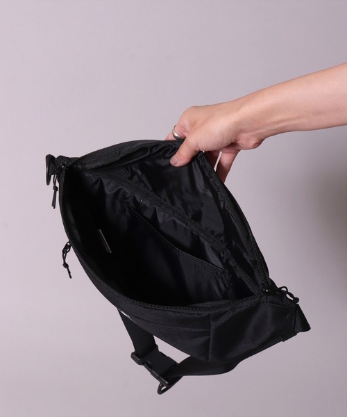 anello(アネロ)の「(LF)【anello】軽量・はっ水加工 ボディバッグ(ボディバッグ/ウエストポーチ・レディース・オリーブ/ブラック/ネイビー/ライトベージュ・ONE SIZE)」の14枚目の写真