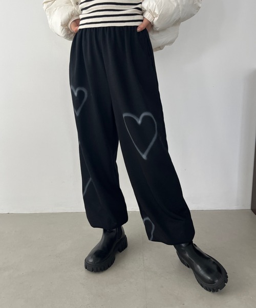CLEA（クレア）の「ハートペイントモチーフ ボリュームスウェットパンツ（その他パンツ・レディース・ホワイト/ブラック/カーキ・FREE）」の12枚目の写真