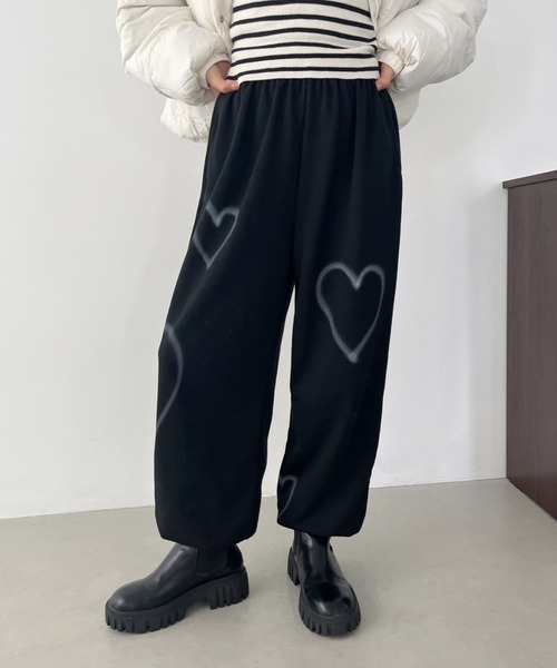 CLEA（クレア）の「ハートペイントモチーフ ボリュームスウェットパンツ（その他パンツ・レディース・ホワイト/ブラック/カーキ・FREE）」の13枚目の写真