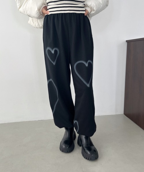 CLEA（クレア）の「ハートペイントモチーフ ボリュームスウェットパンツ（その他パンツ・レディース・ホワイト/ブラック/カーキ・FREE）」の14枚目の写真