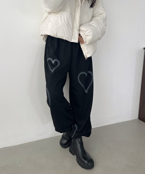 CLEA（クレア）の「ハートペイントモチーフ ボリュームスウェットパンツ（その他パンツ・レディース・ホワイト/ブラック/カーキ・FREE）」の16枚目の写真