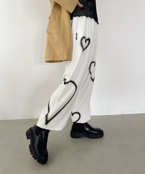 CLEA（クレア）の「ハートペイントモチーフ ボリュームスウェットパンツ（その他パンツ・レディース・ホワイト/ブラック/カーキ・FREE）」の8枚目の写真