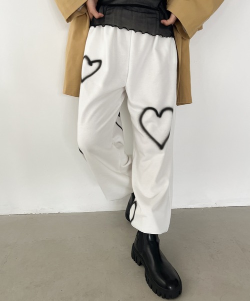 CLEA（クレア）の「ハートペイントモチーフ ボリュームスウェットパンツ（その他パンツ・レディース・ホワイト/ブラック/カーキ・FREE）」の5枚目の写真