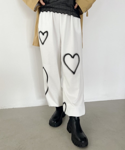 CLEA（クレア）の「ハートペイントモチーフ ボリュームスウェットパンツ（その他パンツ・レディース・ホワイト/ブラック/カーキ・FREE）」の6枚目の写真