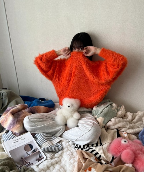 AS KNOW AS plus（アズノゥアズプラス）の「☆長毛フェザーヤーンニットプルオーバー（ニット/セーター・レディース・スカイブルー/キナリ/オレンジ/ライトグリーン・FREE）」の5枚目の写真