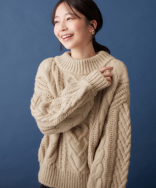 alotta(アロッタ)の「ケーブル編みニットトップス(ニット/セーター・レディース・イエロー/モカ/ブラック/ミント/グレイッシュベージュ・LL/3L/M/L)」の4枚目の写真