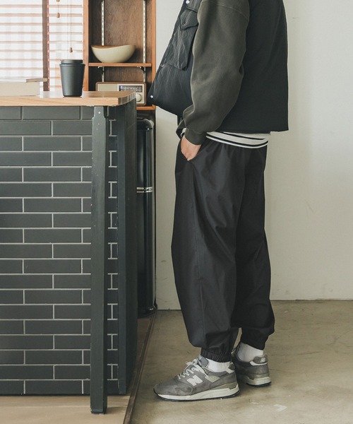 coca（coca）（コカ）の「メンズ　ナイロンイージートラックジョガーパンツ（その他パンツ・メンズ・グレー/ブラック・M/XL/L）」の6枚目の写真