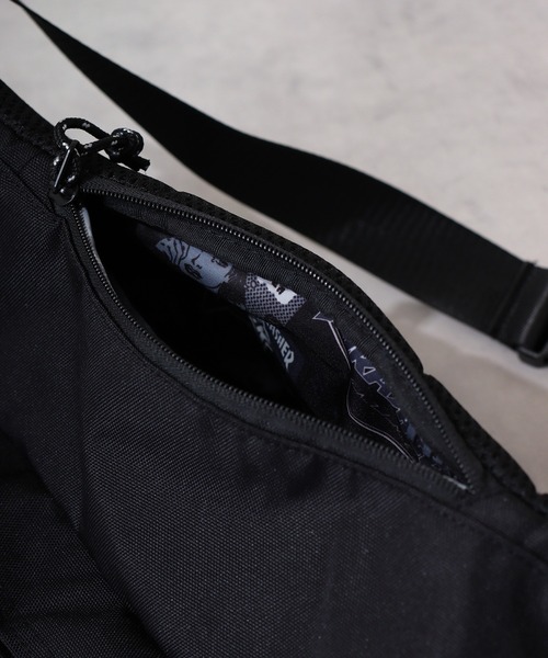 THRASHER(スラッシャー)の「THRASHER WAIST BAG(ボディバッグ/ウエストポーチ・メンズ・ブラック・FREE)」の8枚目の写真