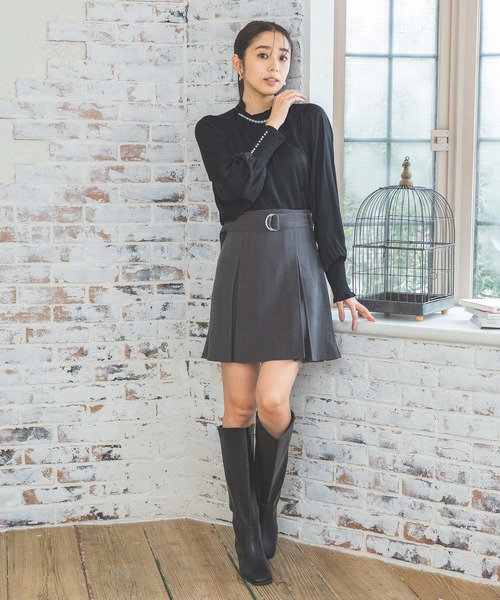 mysty woman（ミスティウーマン）の「パールネックハイネックブラウス　990903（シャツ/ブラウス・レディース・ブラック/グレー/アイボリー・FREE）」の6枚目の写真