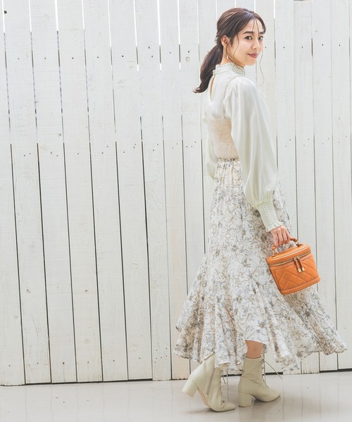 mysty woman（ミスティウーマン）の「パールネックハイネックブラウス　990903（シャツ/ブラウス・レディース・ブラック/グレー/アイボリー・FREE）」の8枚目の写真