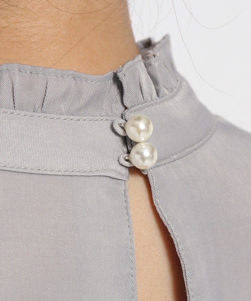 mysty woman（ミスティウーマン）の「パールネックハイネックブラウス　990903（シャツ/ブラウス・レディース・ブラック/グレー/アイボリー・FREE）」の18枚目の写真