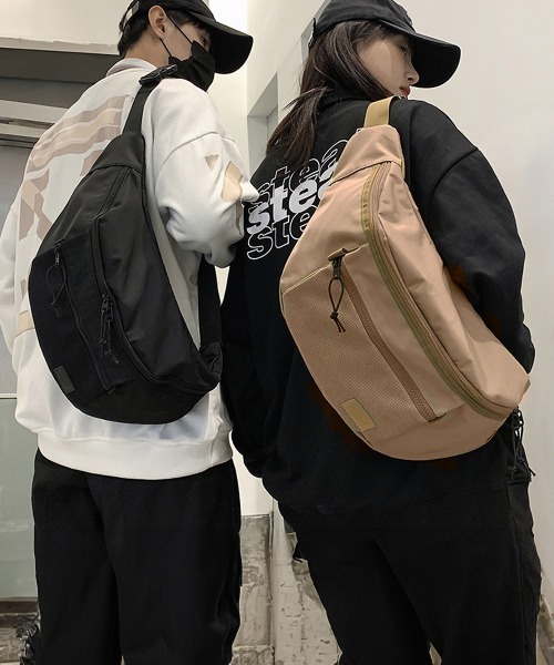 Miniministore(ミニミニストア)の「ウエストバッグ 男女兼用 オルチャン(ボディバッグ/ウエストポーチ・レディース・ブラック/ベージュ・フリー)」の11枚目の写真