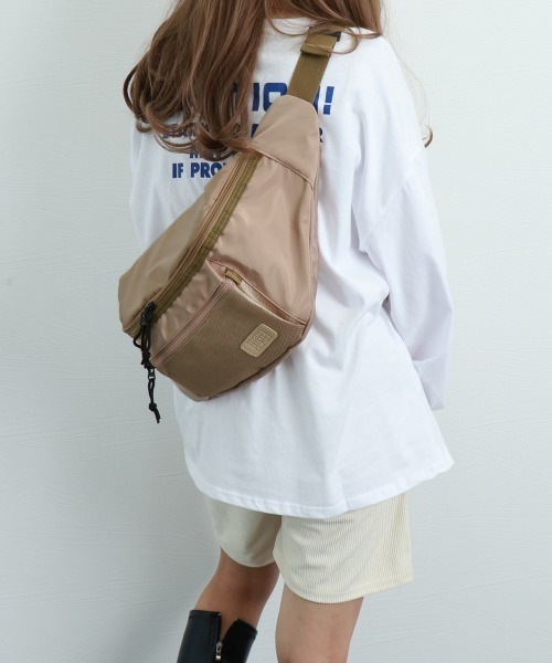 Miniministore(ミニミニストア)の「ウエストバッグ 男女兼用 オルチャン(ボディバッグ/ウエストポーチ・レディース・ブラック/ベージュ・フリー)」の4枚目の写真