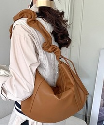 くしゅくしゅ ストラップ ハーフムーン バッグ