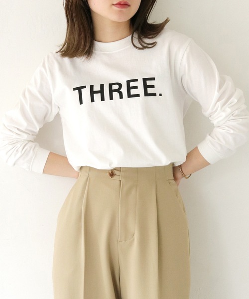 HER CLOSET(ハークローゼット)の「【shemoshelly】WEB限定THREEロゴロンT(Tシャツ/カットソー・レディース・オフホワイト/ブラック・M/S)」の4枚目の写真