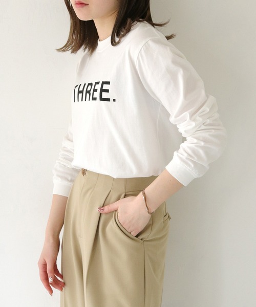 HER CLOSET(ハークローゼット)の「【shemoshelly】WEB限定THREEロゴロンT(Tシャツ/カットソー・レディース・オフホワイト/ブラック・M/S)」の5枚目の写真