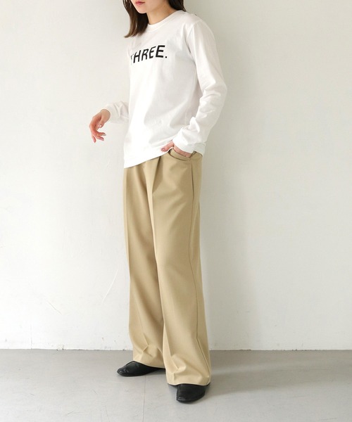 HER CLOSET(ハークローゼット)の「【shemoshelly】WEB限定THREEロゴロンT(Tシャツ/カットソー・レディース・オフホワイト/ブラック・M/S)」の3枚目の写真