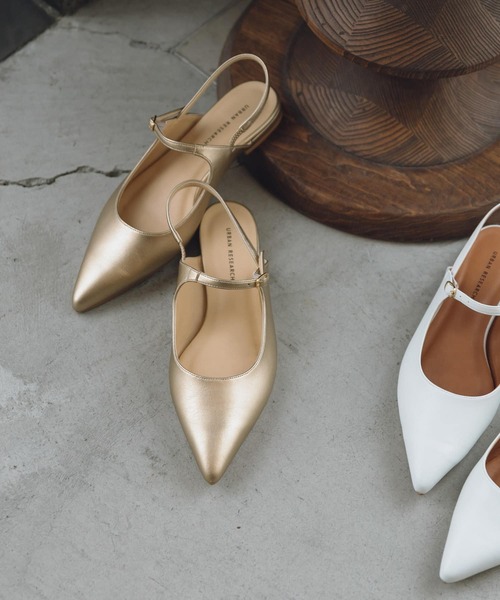 URBAN RESEARCH(アーバンリサーチ)の「ポインテッドバックストラップシューズ(パンプス・レディース・ゴールド/ホワイト・37/36/38)」の2枚目の写真
