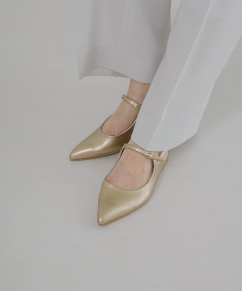 URBAN RESEARCH(アーバンリサーチ)の「ポインテッドバックストラップシューズ(パンプス・レディース・ゴールド/ホワイト・37/36/38)」の5枚目の写真