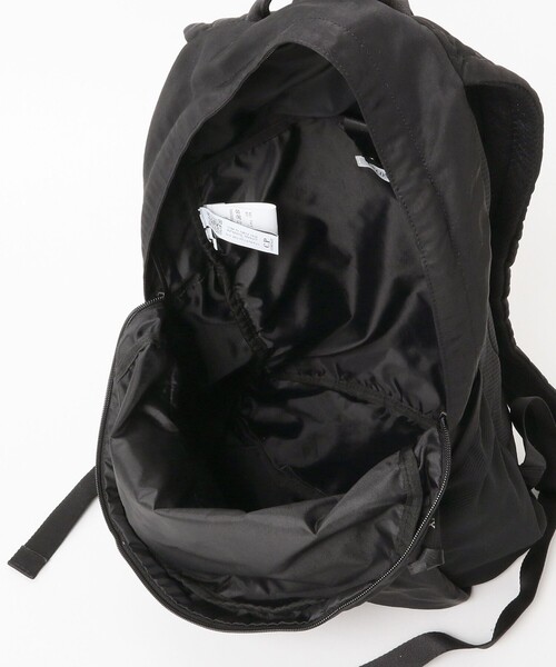 C.P. COMPANY（シーピーカンパニー）の「C.P. Company / NylonB Lens Backpack（バックパック/リュック・メンズ・ブラック/ライトグレー・ONE SIZE）」の9枚目の写真