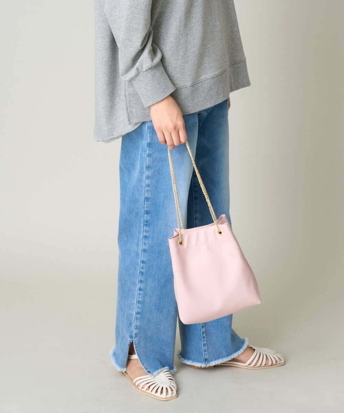 a.v.v（アーヴェヴェ）の「チェーンショルダーミニバッグ（ショルダーバッグ・レディース・シルバー/ライトピンク/ブラック・38）」の4枚目の写真