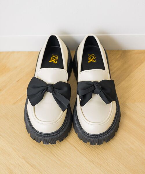 ems excite(エムズエキサイト)の「リボンローファー(その他シューズ・レディース・ブラック/オフホワイト・MEDIUM/LARGE)」の7枚目の写真
