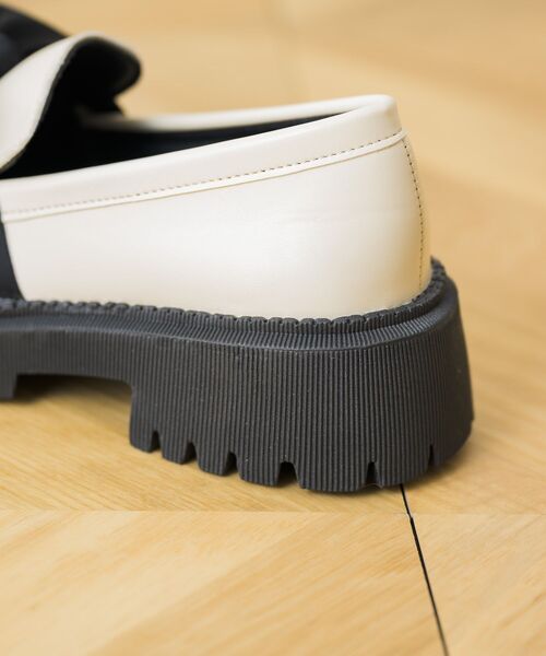 ems excite(エムズエキサイト)の「リボンローファー(その他シューズ・レディース・ブラック/オフホワイト・MEDIUM/LARGE)」の6枚目の写真