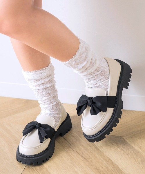 ems excite(エムズエキサイト)の「リボンローファー(その他シューズ・レディース・ブラック/オフホワイト・MEDIUM/LARGE)」の1枚目の写真