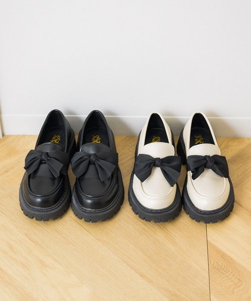 ems excite(エムズエキサイト)の「リボンローファー(その他シューズ・レディース・ブラック/オフホワイト・MEDIUM/LARGE)」の15枚目の写真