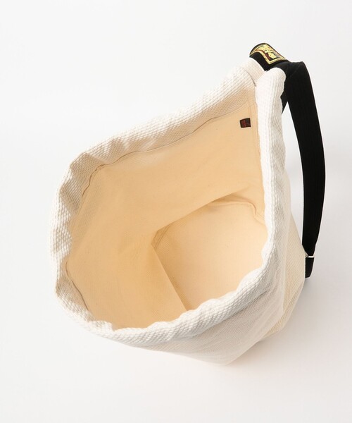 BEAMS JAPAN(ビームス ジャパン)の「sasicco / 別注 一本背負い 2WAYバッグ(ショルダーバッグ・メンズ・オフホワイト・ONE SIZE)」の7枚目の写真