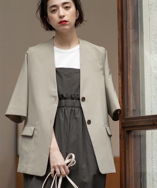 #オペークドットクリップ #ノーカラーフレアスリーブジャケット 通勤・セレモニー対応/セットアップ対応》パール調ボタンフレア