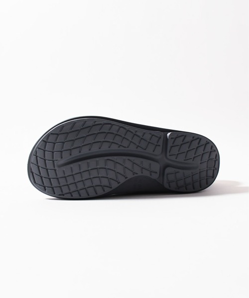 OOFOS（ウーフォス）の「【OOFOS】OOriginal ウーオリジナル（サンダル・レディース・ブラック/ピンク/グレー・23/25/24）」の13枚目の写真