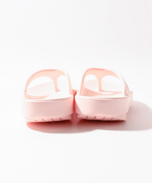 OOFOS（ウーフォス）の「【OOFOS】OOriginal ウーオリジナル（サンダル・レディース・ブラック/ピンク/グレー・23/25/24）」の6枚目の写真