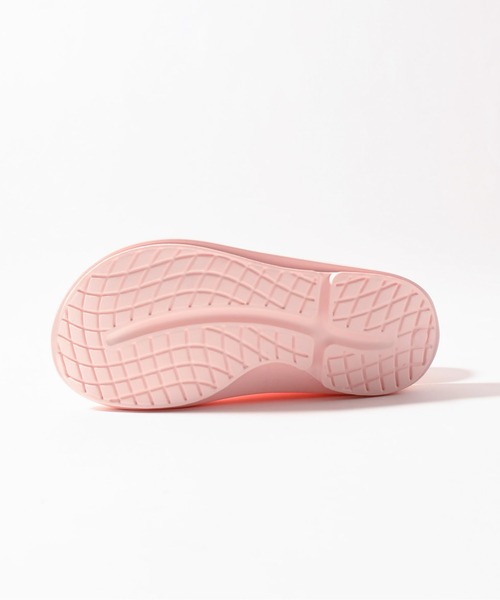 OOFOS（ウーフォス）の「【OOFOS】OOriginal ウーオリジナル（サンダル・レディース・ブラック/ピンク/グレー・23/25/24）」の8枚目の写真