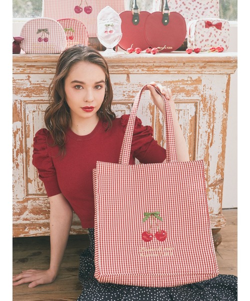 Maison de FLEUR（メゾンドフルール）の「チェリー刺繍スクエアトート