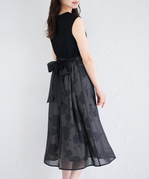 tocco closet(トッコ クローゼット)の「ウエストりぼん付きラメシフォン×フラワープリントドッキングワンピース(ワンピース・レディース・ピンク/ブラック・M)」の19枚目の写真