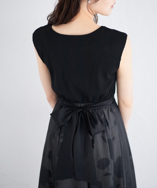 tocco closet(トッコ クローゼット)の「ウエストりぼん付きラメシフォン×フラワープリントドッキングワンピース(ワンピース・レディース・ピンク/ブラック・M)」の22枚目の写真