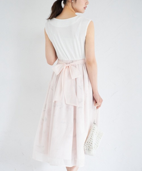 tocco closet(トッコ クローゼット)の「ウエストりぼん付きラメシフォン×フラワープリントドッキングワンピース(ワンピース・レディース・ピンク/ブラック・M)」の17枚目の写真