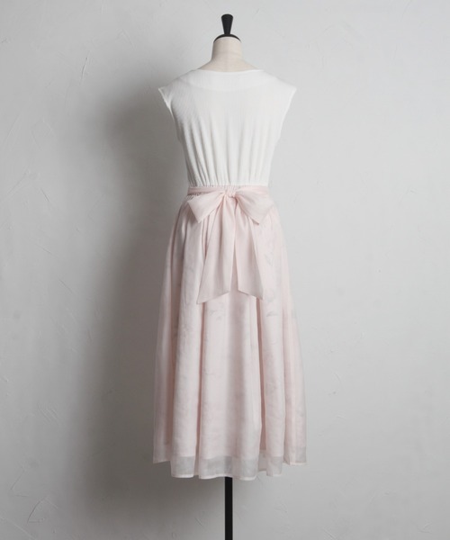 tocco closet(トッコ クローゼット)の「ウエストりぼん付きラメシフォン×フラワープリントドッキングワンピース(ワンピース・レディース・ピンク/ブラック・M)」の11枚目の写真